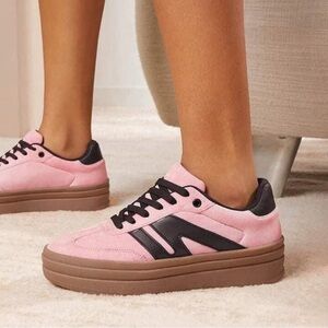 Size 8 women’s pink shoes